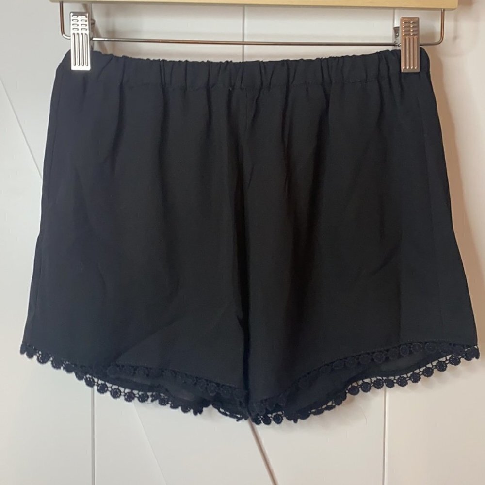 𝅺brandy Melville black lace crocheted trim shorts